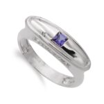 18K SORTIJA ORO BLANCO CON AMATISTA CUADRADA Y CIRCONITAS, ANCHO: 7 MM