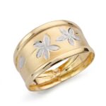 18K SORTIJA ORO BICOLOR MATIZADA CON FLORES DIAMANTADAS, ANCHO: 13,5MM
