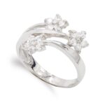 18K SORTIJA ORO BLANCO CON FLORES Y CIRCONITAS, ANCHO: 15,5 MM