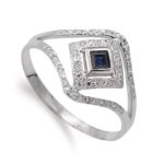 18K SORTIJA ORO BLANCO ZAFIRO Y CIRCONITAS, ANCHO: 13 MM