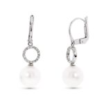 18K PENDIENTES ORO BLANCO MOTIVO REDONDO Y PERLA 9 MM CIERRE CATALAN