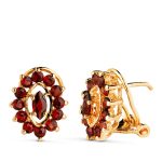 18K PENDIENTES ORO AMARILLO CUAJO OVAL CON GRANATES. MEDIDA: 13,5 X 11 MM. CIERRE OMEGA