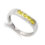 18K SORTIJA ORO BLANCO Y CIRCONITA COLOR AMARILLO, ANCHO: 4 MM