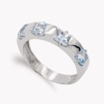 18K SORTIJA ORO BLANCO Y CIRCONITA COLOR AGUAMARINA, ANCHO: 4 MM