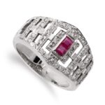 18K SORTIJA ORO BLANCO CON CIRCONITA Y RUBI, ANCHO 13 MM