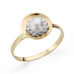 18K SORTIJA ORO AMARILLO MOTIVO REDONDO CON PERLA 4,5 MM Y CIRCONITAS, ANCHO: 10 MM