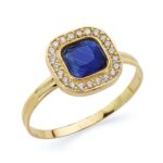 18K SORTIJA ORO AMARILLO CUADRADO CON CIRCONITAS AZULY BLANCAS, ANCHO: 9 MM