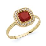 18K SORTIJA ORO AMARILLO CUADRADO CON CIRCONITAS ROJA Y BLANCAS, ANCHO: 9 MM