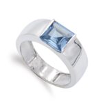 18K SORTIJA ORO BLANCO CON AGUAMARINA CUADRADA, ANCHO: 8 MM