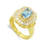 18K SORTIJA ORO AMARILLO PIEDRA RECTANGULAR CON CIRCONITAS, ANCHO: 15 MM