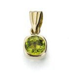 9K COLGANTE ORO AMARILLO CUADRADO OLIVINA NATURAL 0,57 QTS, ANCHO: 5 MM