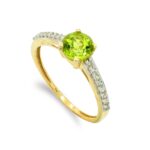 9K SOLITARIO ORO BICOLOR CON OLIVINA DE 6 MM EN GARRAS,